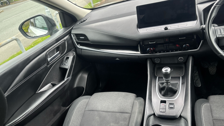 Nissan Qashqai 1.3 DiG-T MH N-Connecta 5dr Petrol Hatchback